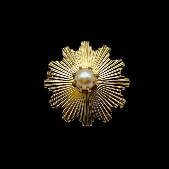 Darling Dainty Signed Coro Gold Tone Sunburst Brooch With Pearl - Picture 2 of 11